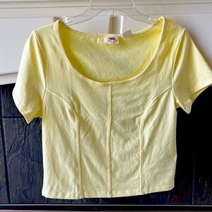 Levi’s yellow baby T